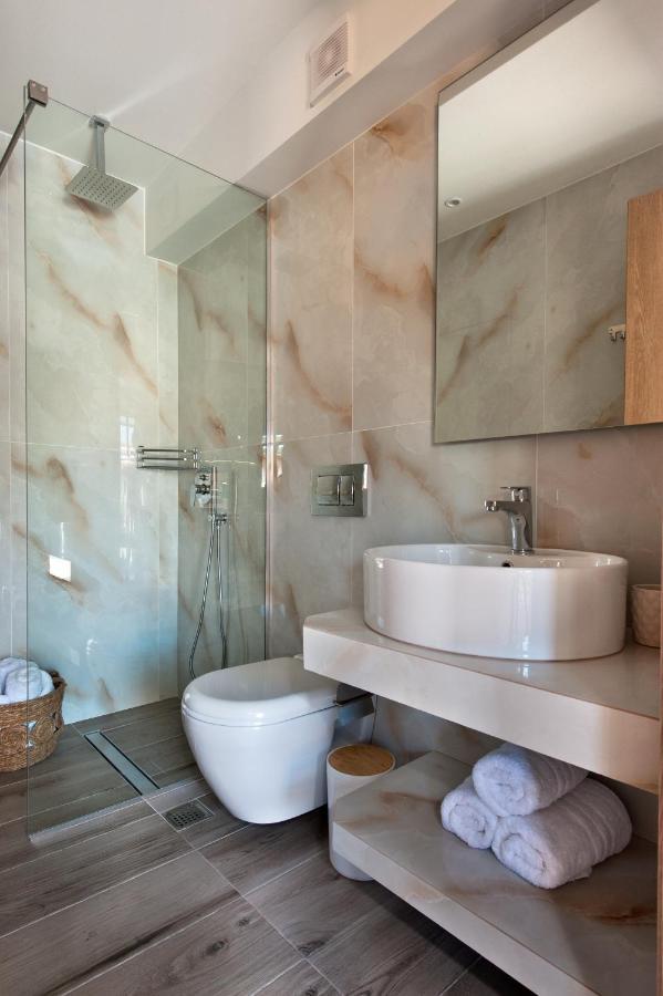 Del Mare Suites Glífa Екстериор снимка